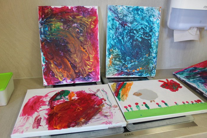 03IMG_2657_1200x800.jpg bunt gestaltete Leinwände