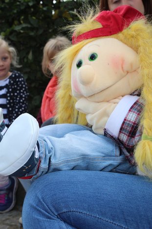 06IMG_0879_800x1200.jpg große Handpuppe Kathi