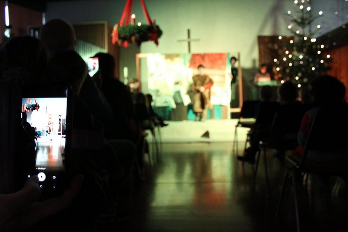 16IMG_6992_1200x800.jpg unscharfer Blick auf Krippenspiel